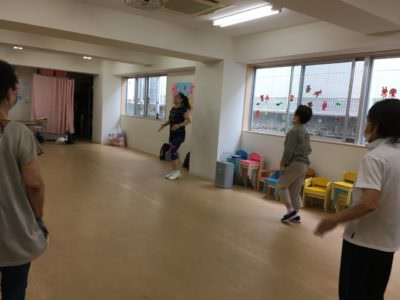 9月3日　キラキラわかばの会　せいれんじひろば　ママカルコラボ　Ｋei-☆先生の健康体操です