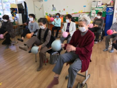 キラキラわかばの会　10月25日　丸岡先生、さつき先生と歌おう