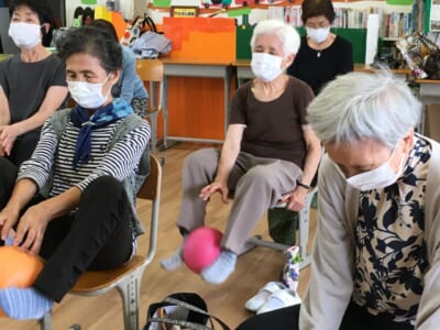 キラキラわかばの会　10月4日　丸岡先生 、さつき先生と歌おう①