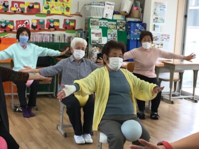 キラキラわかばの会　10月11日　丸岡先生 、さつき先生と歌おう