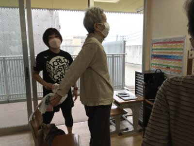 キラキラわかばの会　11月1日　丸岡先生、さつき先生と歌おう