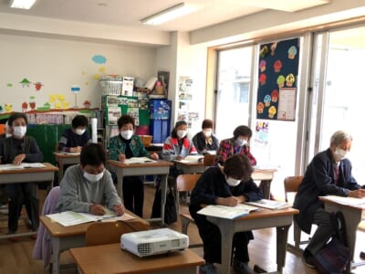 キラキラわかばの会　11月15日　出前トーク、さつき先生と歌おう
