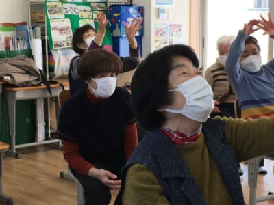 キラキラわかばの会　12月27日　丸岡先生、さつき先生と歌おう