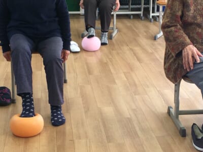 キラキラわかばの会　2023年1月10日　丸岡先生、さつき先生と歌おう